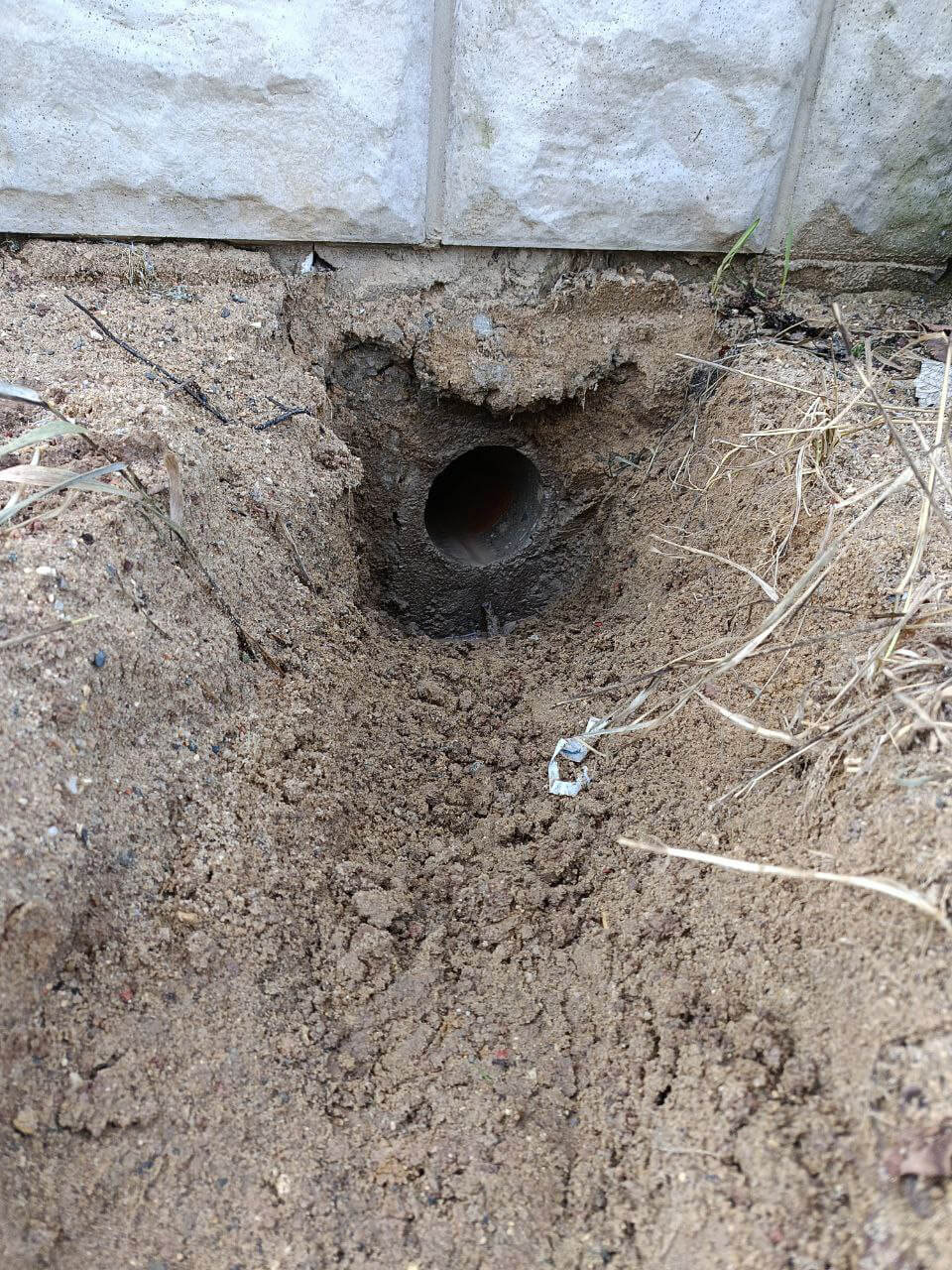 Алмазное бурение фундамента Ø 132 мм под канализацию — выход в траншею, пос. Семхоз