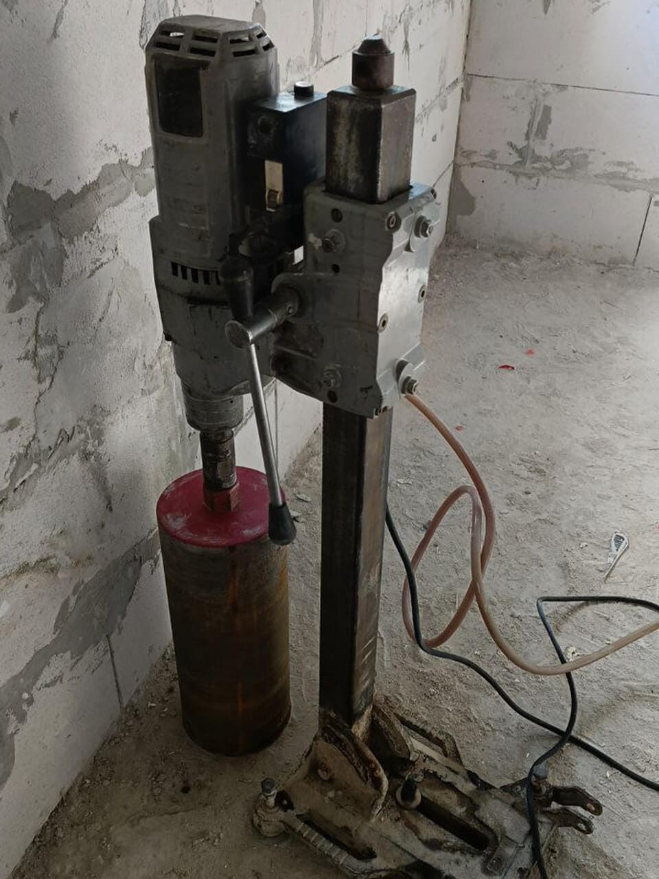 Установка для алмазного бурения на станине — сверление перекрытия Ø 180 мм, Деулино