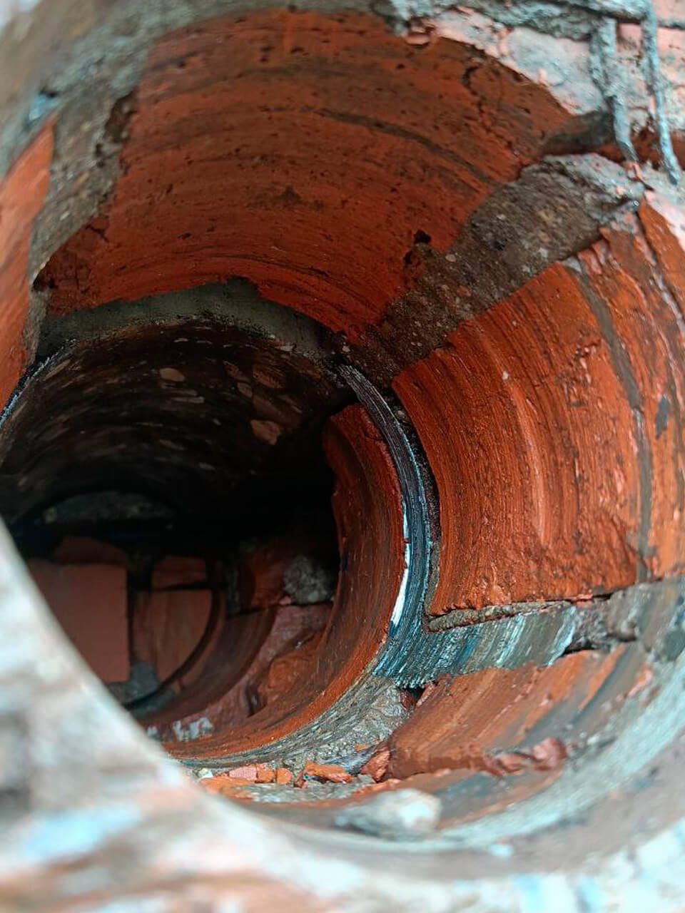 Готовое отверстие Ø 200 мм в кирпичной стене — алмазное бурение через металлоконструкцию, Хотьково