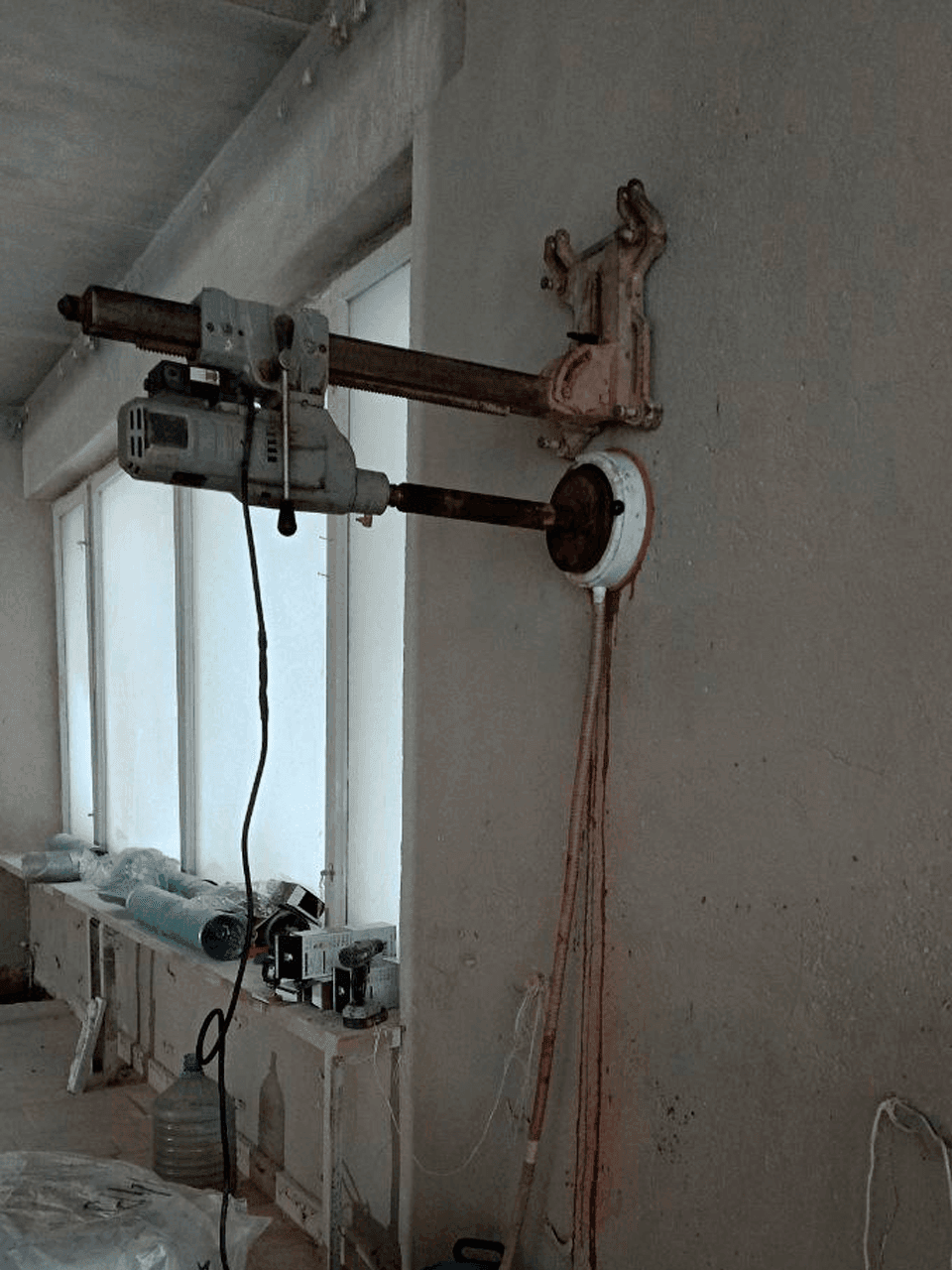 Установка для алмазного бурения с водосборным кольцом — бурение под дымоход котла Ø 200 мм, Сергиев Посад